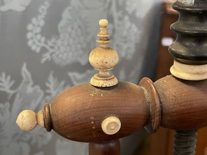 Rouet de salon en acajou, bois teinté et...