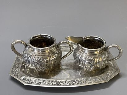 Plateau, sucrier et pot à lait asiatique...