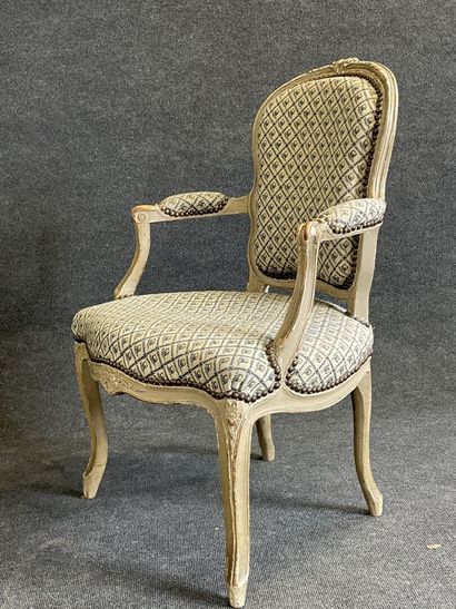Paire de fauteuils cabriolets.en bois laqué.

Epoque...
