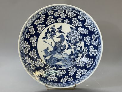 
Grand plat en porcelaine du Japon fin XIX°




D....