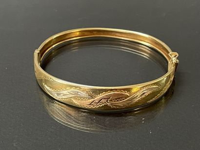 Bracelet en or, décor incisé, 750°/00.

6...