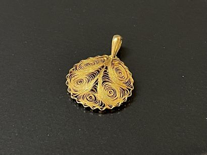 Filigree pendant in gold 750°00. 

Weight:...