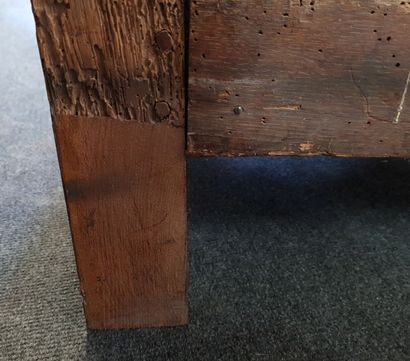 Commode parisienne en noyer mouluré.

XVIII°...