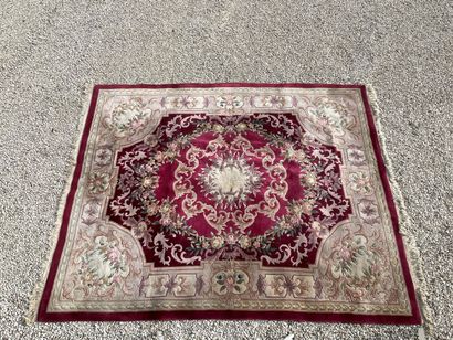 Tapis chinois en laine.

310 x 240 cm