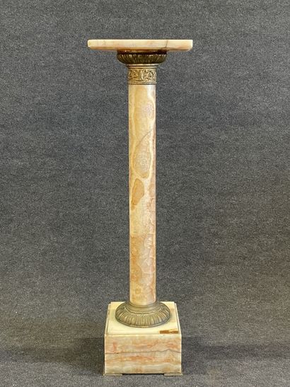 Colonne support en marbre et bronze doré.

Vers...