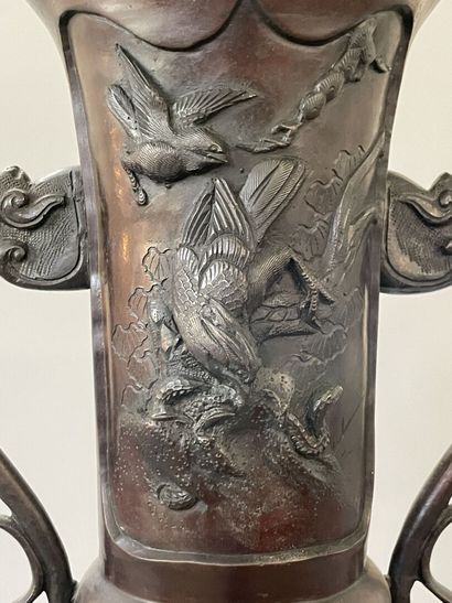 Grand vase en bronze patiné japonais.

H:...