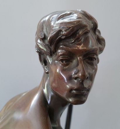 Chasseur à l'Arc.

Epreuve en bronze patiné.

H:...