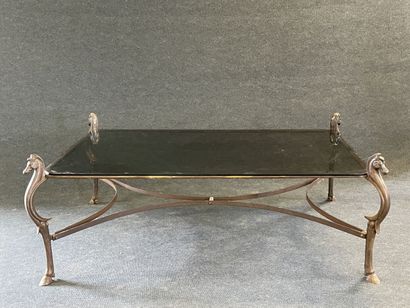 Grande table basse en métal patiné à décor...