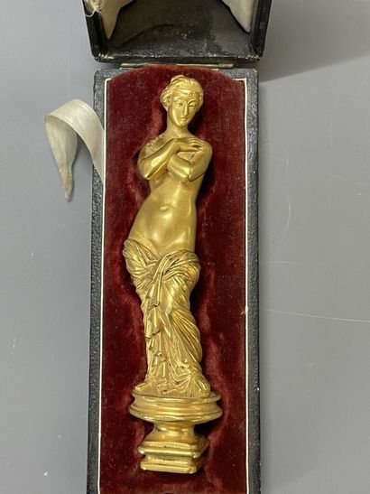 Sceau en bronze, figurant une femme drapée...