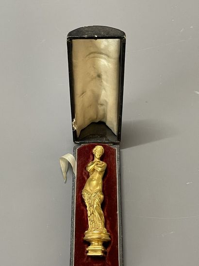Sceau en bronze, figurant une femme drapée...