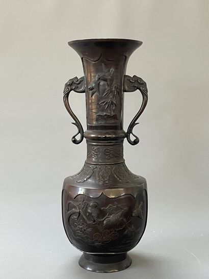 Grand vase en bronze patiné japonais.

H:...