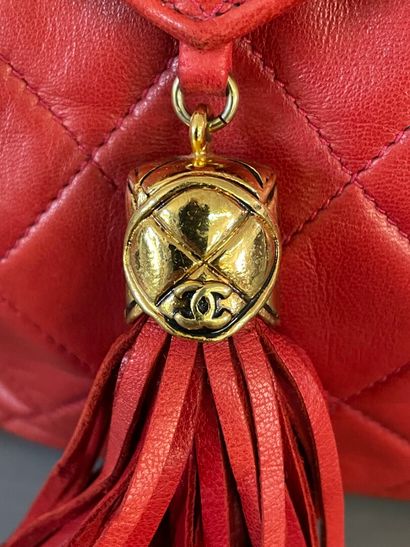 CHANEL 

Red leather handbag in quilted lambskin,...