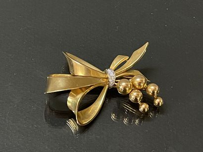 Broche en or 750°/00. sertie de petits diamants.

Poids:...