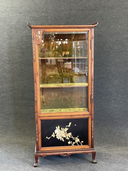 
Japanese display case in exotic wood, three...