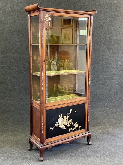 
Japanese display case in exotic wood, three...