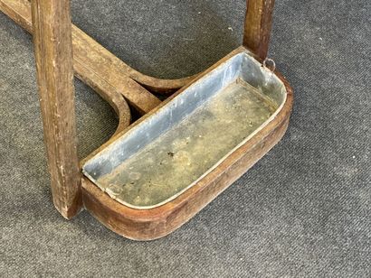Curved wooden clothes rack, intermediate...