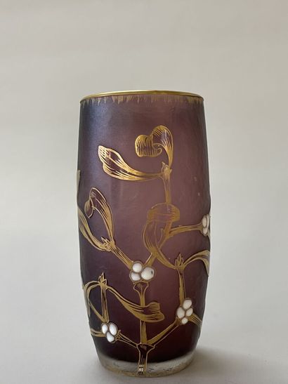 DAUM:

Vase in mauve crystal, decoration...