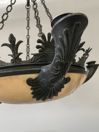 Chandelier in alabaster and patinated bronze...