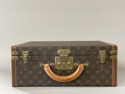 Louis VUITTON

Hard case in monogrammed canvas,...