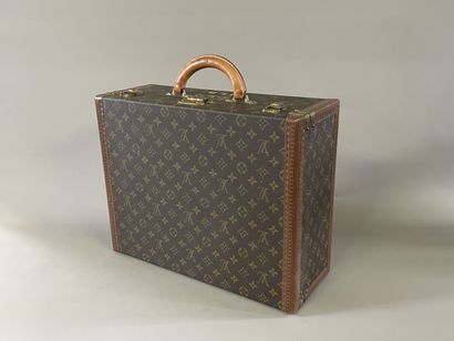 Louis VUITTON

Hard case in monogrammed canvas,...