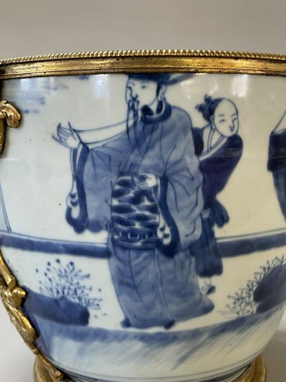 Old vase transformed into a pot holder in...