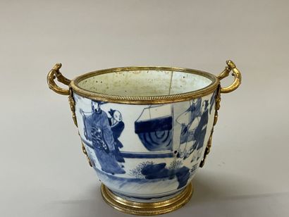Old vase transformed into a pot holder in...