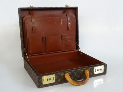 Louis VUITTON

Briefcase/attached-case in...