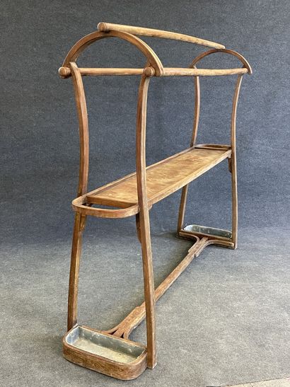 Curved wooden clothes rack, intermediate...