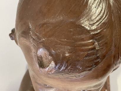Bust of child in faience, brown patina.

Around...