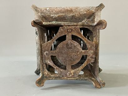 Japanese lantern in cast iron. 

Around 1900

20...