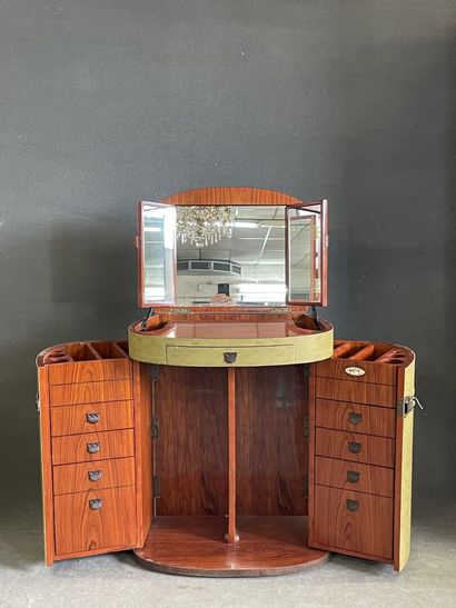 STARBAY.

Light green liner vanity, in mahogany...