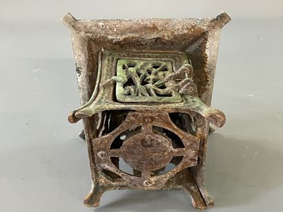 Japanese lantern in cast iron. 

Around 1900

20...