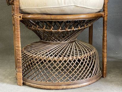 Pair of wicker armchairs with high rounded...