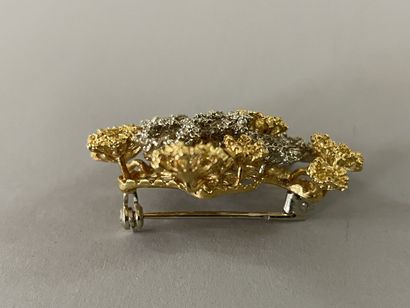 Brooch in gold 750°/00 with flowers 

Weight:...