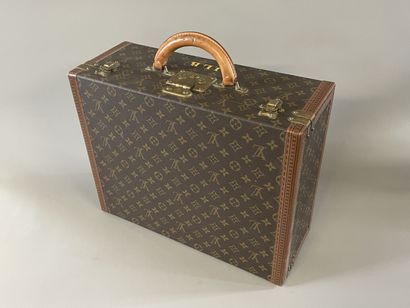 Louis VUITTON

Hard case in monogrammed canvas,...