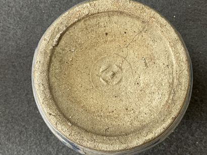 Bottle and covered pot in enamelled stoneware.

H....