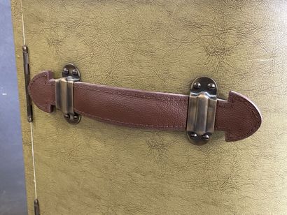 STARBAY.

Light green liner vanity, in mahogany...
