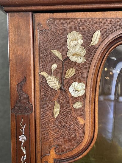 
Japanese display case in exotic wood, three...