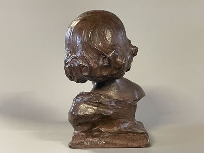 Bust of child in faience, brown patina.

Around...
