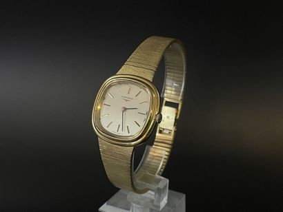 
LONGINES women's watch in gold




Matte...