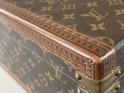 Louis VUITTON

Hard case in monogrammed canvas,...