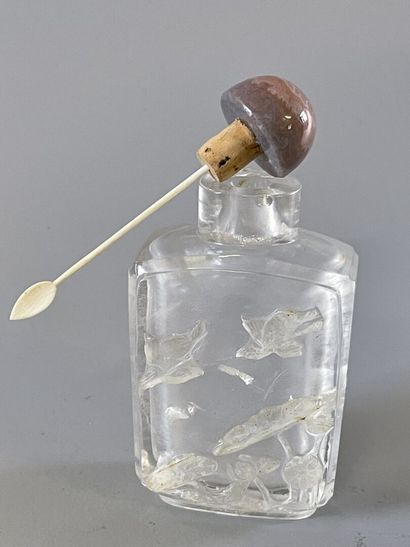 Snuffbox in rock crystal, carved decoration...