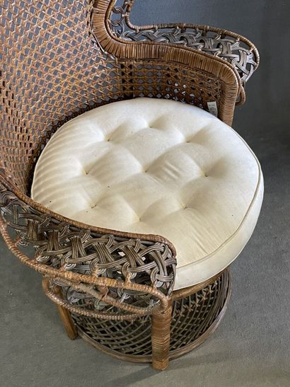 Pair of wicker armchairs with high rounded...