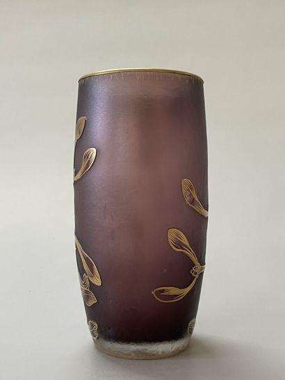 DAUM:

Vase in mauve crystal, decoration...