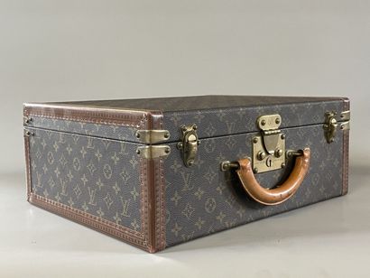 Louis VUITTON

Hard case in monogrammed canvas,...