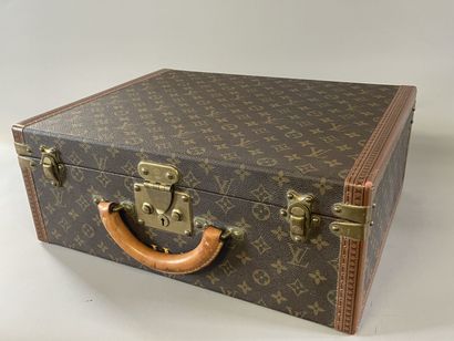 Louis VUITTON

Hard case in monogrammed canvas,...