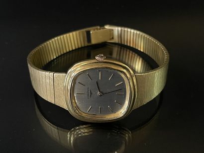 
LONGINES women's watch in gold




Matte...