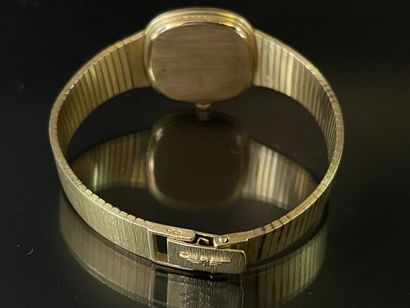 
LONGINES women's watch in gold




Matte...