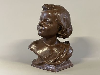 Bust of child in faience, brown patina.

Around...