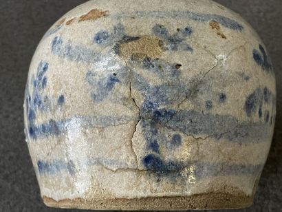 Bottle and covered pot in enamelled stoneware.

H....